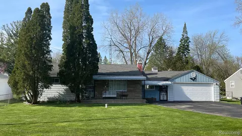 6125 Sandy Ln, Burton, MI 48519