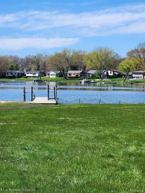 00 Cranbourne St, Commerce Twp, MI 48382