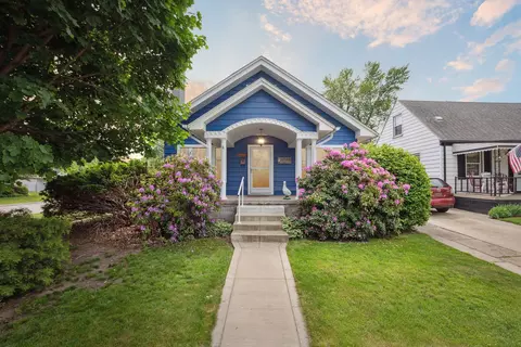 34605 Elm St, Wayne, MI 48184