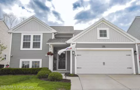 2756 W Fork River Dr, Handy, MI 48836