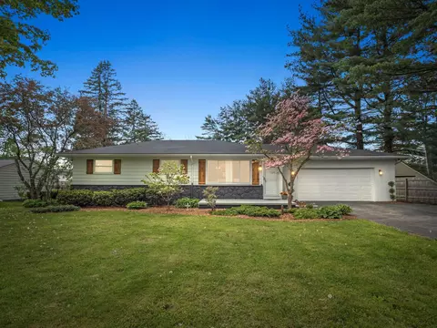 4418 Rohr Rd, Lake Orion, MI 48359