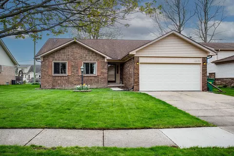 26178 Fairwood Dr, Chesterfield, MI 48051