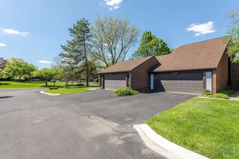 3140 Lindenwood Dr, Dearborn, MI 48120