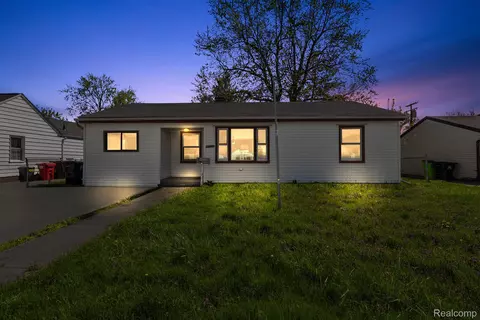 28900 Essex St, Roseville, MI 48066