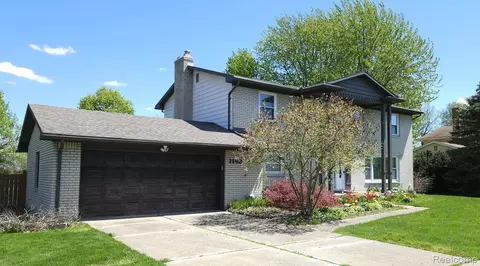 1462 Wagon Wheel Ln, Grand Blanc, MI 48439