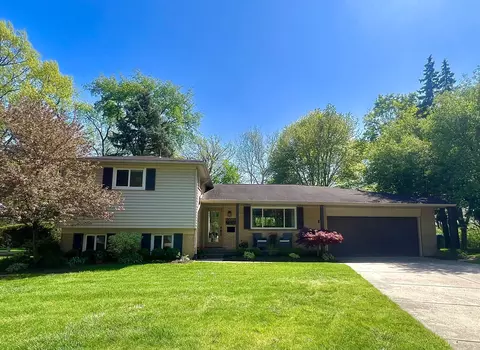 42059 Clemons Dr, Plymouth, MI 48170