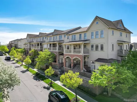 3918 Forester Blvd, Auburn Hills, MI 48326