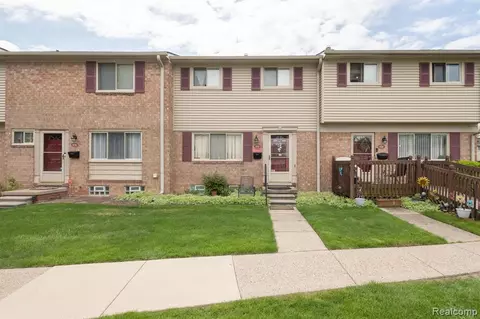 9732 Pine St, Taylor, MI 48180