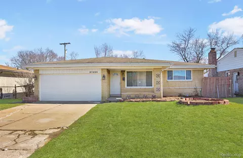 37028 Tricia Dr, Sterling Heights, MI 48310