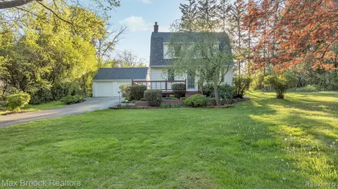 28029 Greening St, Farmington Hills, MI 48334