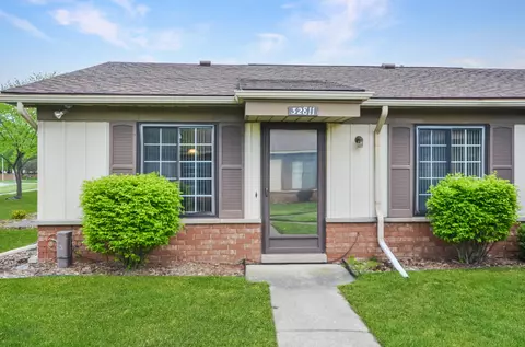 32811 Valley Dr, Warren, MI 48093