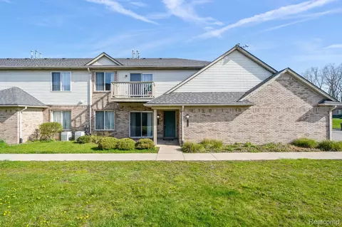 24106 Wedgewood Cir, Warren, MI 48091