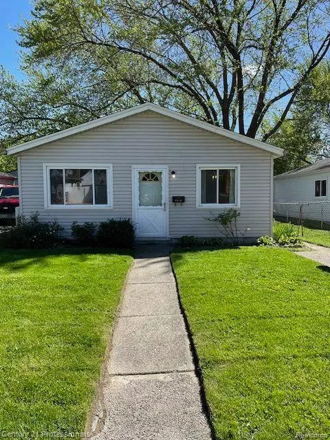 8710 Maxwell Ave, Warren, MI 48089