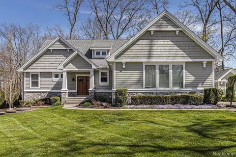 310 Thompson St, Howell, MI 48843