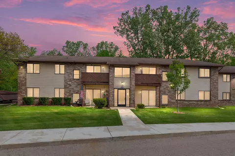 7806 Manor Cir #202, Westland, MI 48185