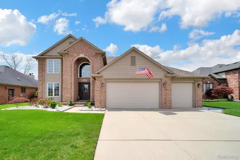 48033 Daisy Dr, Macomb, MI 48044
