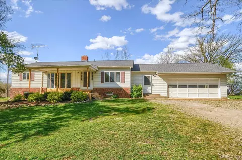 2534 Greenwood Rd, Lapeer, MI 48446