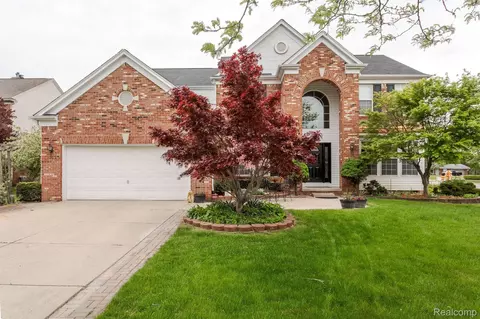 34841 Fontana Dr, Sterling Heights, MI 48312