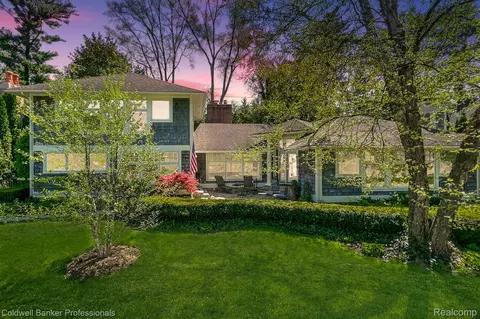 774 Lakeside Dr, Birmingham, MI 48009