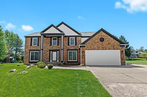 45107 Courtview Trl, Novi, MI 48375