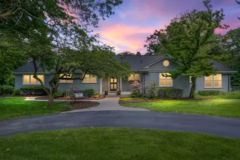32720 Colony Hill Dr, Franklin, MI 48025