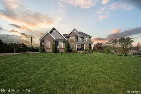 27603 S Hill Rd, New Hudson, MI 48165
