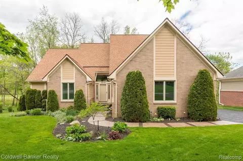 3830 Stoneridge Ct, Commerce Twp, MI 48382