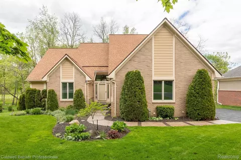 3830 Stoneridge Crt Ct, Commerce, MI 48382