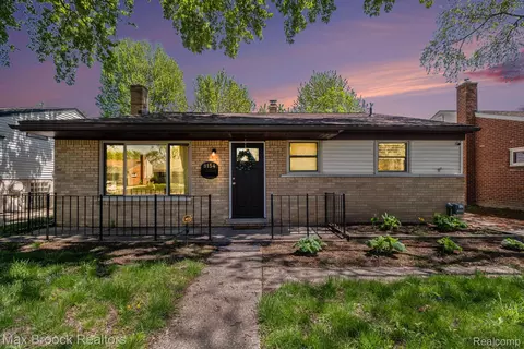 8154 Donna St, Westland, MI 48185
