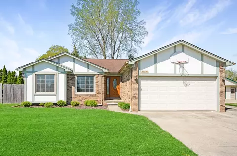 40831 Romeo Plank Rd, Clinton Township, MI 48038