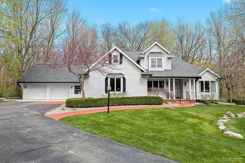 3639 Winding Pine Dr, Metamora, MI 48455