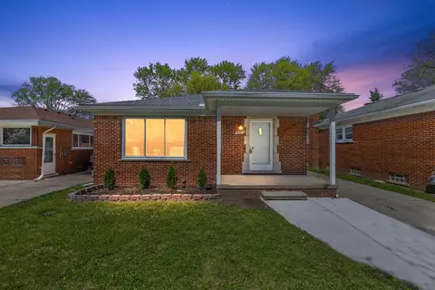 20275 Hunt Club Dr, Harper Woods, MI 48225