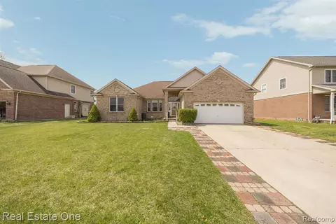 17684 Clover St, Brownstown, MI 48193
