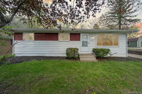 4620 Sashabaw Rd, Waterford Township, MI 48329
