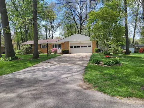 7725 Apache Trl, Bedford, MI 48182