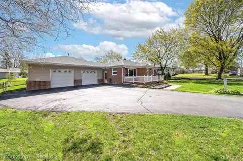 3390 Norris Rd, Waterford, MI 48329