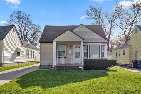 19956 Woodworth, Redford, MI 48240