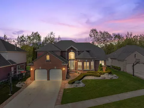 49537 Galway Dr, Macomb, MI 48044