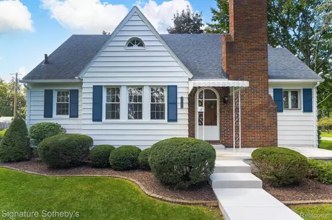 3325 Warringham Ave, Waterford, MI 48329