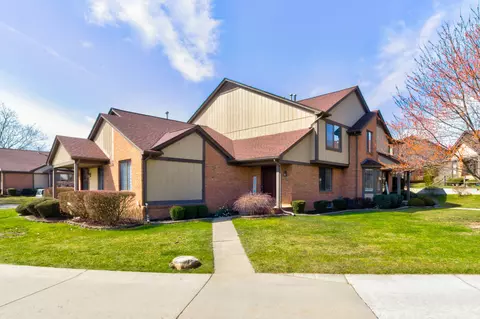 283 Meadow Bridge Dr, Rochester Hills, MI 48307