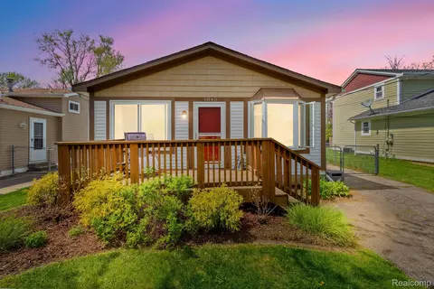 1040 Lalond Ave, Waterford, MI 48327