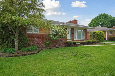30231 Bentley St, Livonia, MI 48154