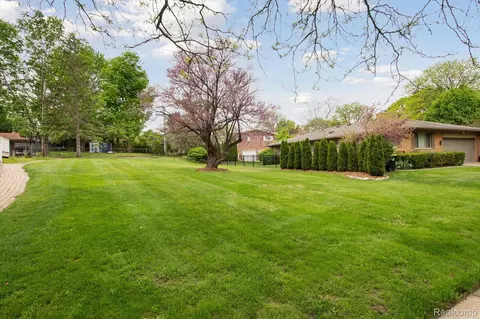 000 Carrington Dr, Northville, MI 48167