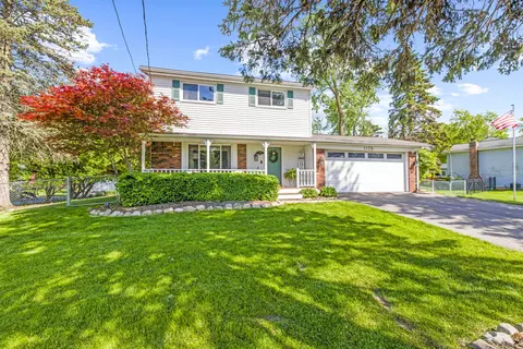 1175 Otter Ave, Waterford, MI 48328