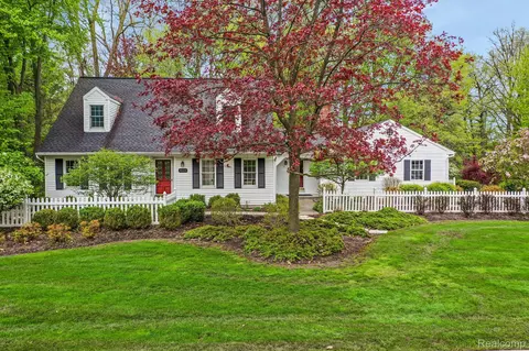 9025 Colony Farm Dr, Plymouth, MI 48170