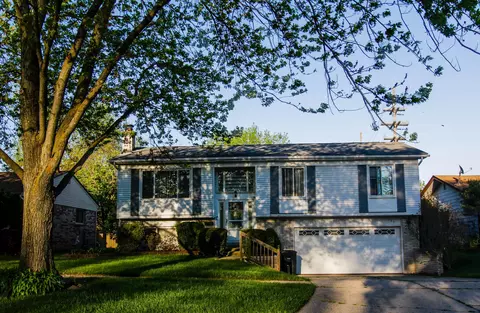 137 Surrey Hts, Westland, MI 48186
