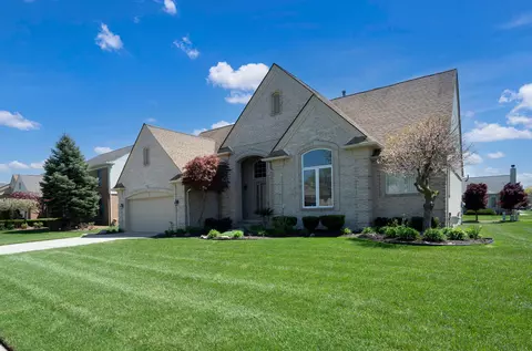 2120 Edgestone Dr, Sterling Heights, MI 48314