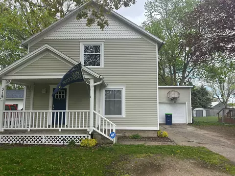 319 5th St, Breckenridge, MI 48615