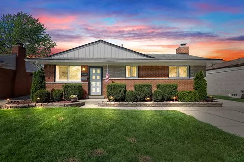 1049 Kenilworth, Clawson, MI 48017