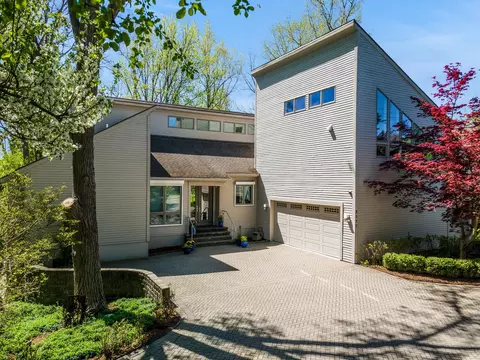 2377 W Long Lake Rd, West Bloomfield, MI 48323